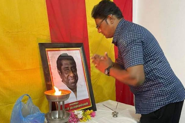 குமாரின் உருவப்படத்திற்கு மலர்தூவி அஞ்சலி செலுத்திய மணிவண்ணன் அணி! | Kumar Ponnambalam V Manivannan Tribute குமாரின் உருவப்படத்திற்கு மலர்தூவி அஞ்சலி செலுத்திய மணிவண்ணன் அணி! | Kumar Ponnambalam V Manivannan Tribute