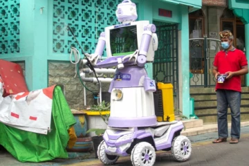 தனிமையில் இருப்பவர்களுக்கு ஆறுதல் சொல்லும் ரோபா! வெளிநாடொன்றில் கண்டுபிடிப்பு