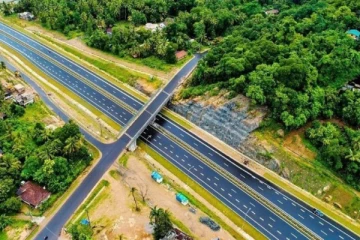 අලුත් පාරේ යන අයට රතු එළියක්.