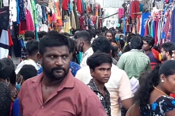 புதுவருடப் பிறப்பினை முன்னிட்டு புத்தாடைக் கொள்வனவில் யாழ். மக்கள் ஈடுபாடு (photos)