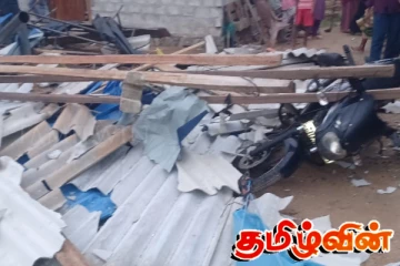 குச்சவெளியில் சுழல் காற்றினால் தூக்கி வீசப்பட்ட வீடொன்றின் கூரை