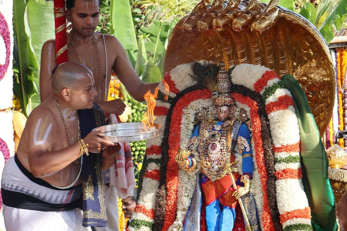 ஏன் ஒவ்வொரு கோவிலிலும் பிரம்மோற்சவம் நடத்தப்படுகிறது? இதன் பின்னால் இருக்கும் தெய்வீக காரணம் என்ன? | What Is Brahmotsavam In Hindu Temple Festival ஏன் ஒவ்வொரு கோவிலிலும் பிரம்மோற்சவம் நடத்தப்படுகிறது? இதன் பின்னால் இருக்கும் தெய்வீக காரணம் என்ன? | What Is Brahmotsavam In Hindu Temple Festival