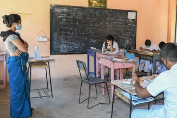 எரிபொருள் விநியோகத்தின் போது தாம் புறக்கணிப்பு: மல்லாவியில் ஆசிரியர்கள் குற்றச்சாட்டு