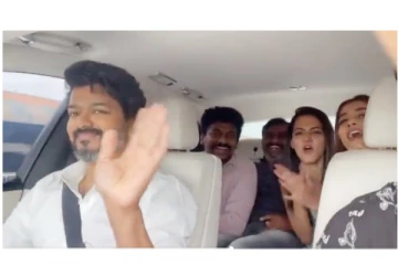 ஜாலியா... காரை ஓட்டி ‘பீஸ்ட்’ பட குழுவினருடன் பயணம் செய்த நடிகர் விஜய் - வைரலாகும் வீடியோ