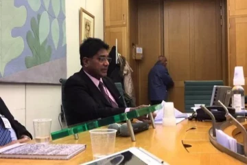 ரணிலின் முன்னிலையில் யாழில் கதிரைச் சண்டையில் ஈடுபட்ட வடக்கு ஆளுநர்