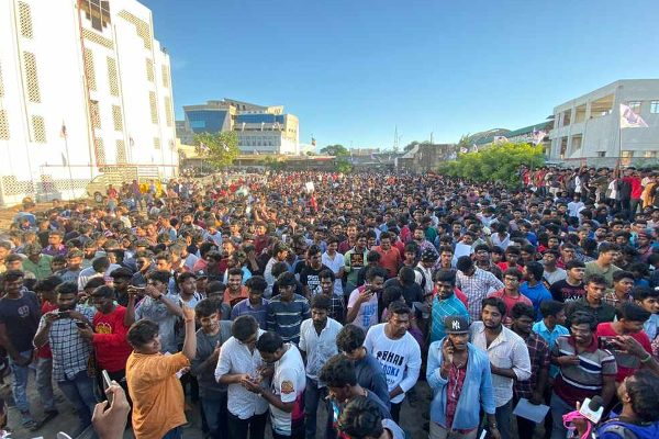 அனைத்து ரசிகர்களுக்கும் திடீரென விஜய் அனுப்பிய எச்சரிக்கை! மீறினால் சட்டப்படி நடவடிக்கை | Vijay Sends Warning To Makkal Iyakkam And Fans