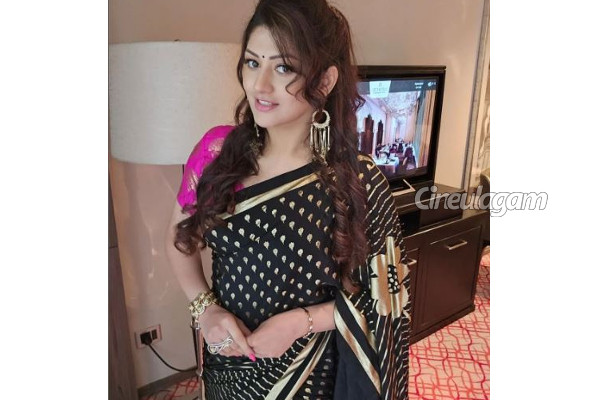 இயற்கை பட புகழ் நடிகை ராதிகாவா இது, யாரை 2ம் திருமணம் செய்துள்ளார் பாருங்க- குடும்ப போட்டோ | Iyarkai Movie Fame Kutty Radhika Family Photo