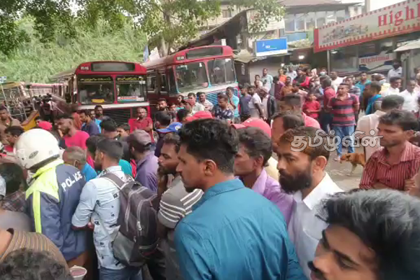 நாடளாவிய ரீதியில் எரிபொருள் நிலையங்களில் இடம்பெறும் மோசடி: மக்கள் குற்றச்சாட்டு (Photos) | Fraud At Fuel Stations Nationwide