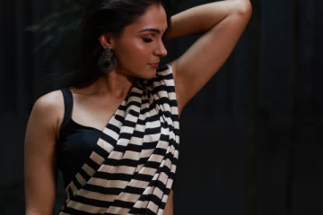 சேலையில் அசத்தும் நடிகை ஆண்ட்ரியா.. அழகிய ஸ்டில்கள்