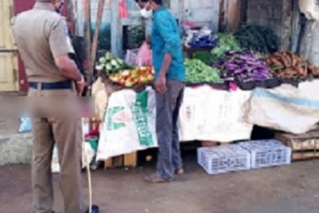 யாழில் தனிமைப்படுத்தல் ஊரடங்கை மீறி வியாபாரம்!