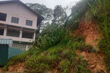 தலவாக்கலையில் பாரிய மண்சரிவு(Video)