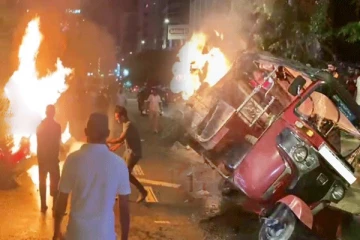 திடீரென தீப்பற்றிய முச்சக்கரவண்டியால் பரபரப்பு