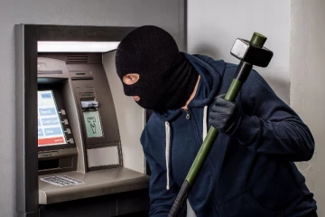 15 நிமிஷம் தான்..ஏடிஎம் இயந்திரத்தை உடைப்பது எப்படி - கோச்சிங் செண்டர் நடத்திய ‘ஏடிஎம் பாபா’