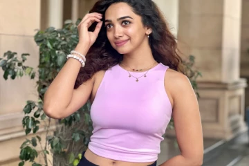 குடும்பஸ்தன் பட நடிகை சான்வே மேக்னா லேட்டஸ்ட் கிளாமர் ஸ்டில்கள்