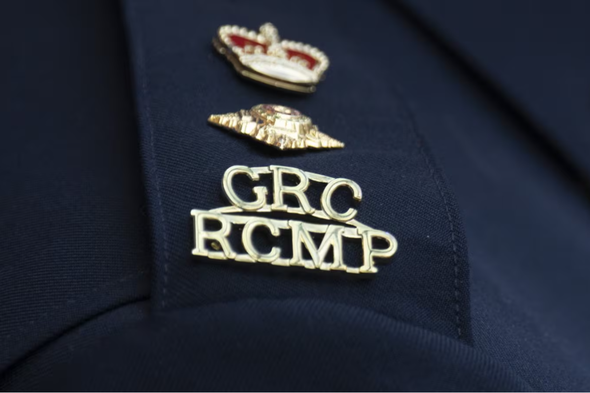 கனடாவில் 26 வயது இளைஞர் தீவிரவாத குற்றச்சாட்டில் கைது | Rcmp Alleges Quebec Man 26 Promoted Terrorist