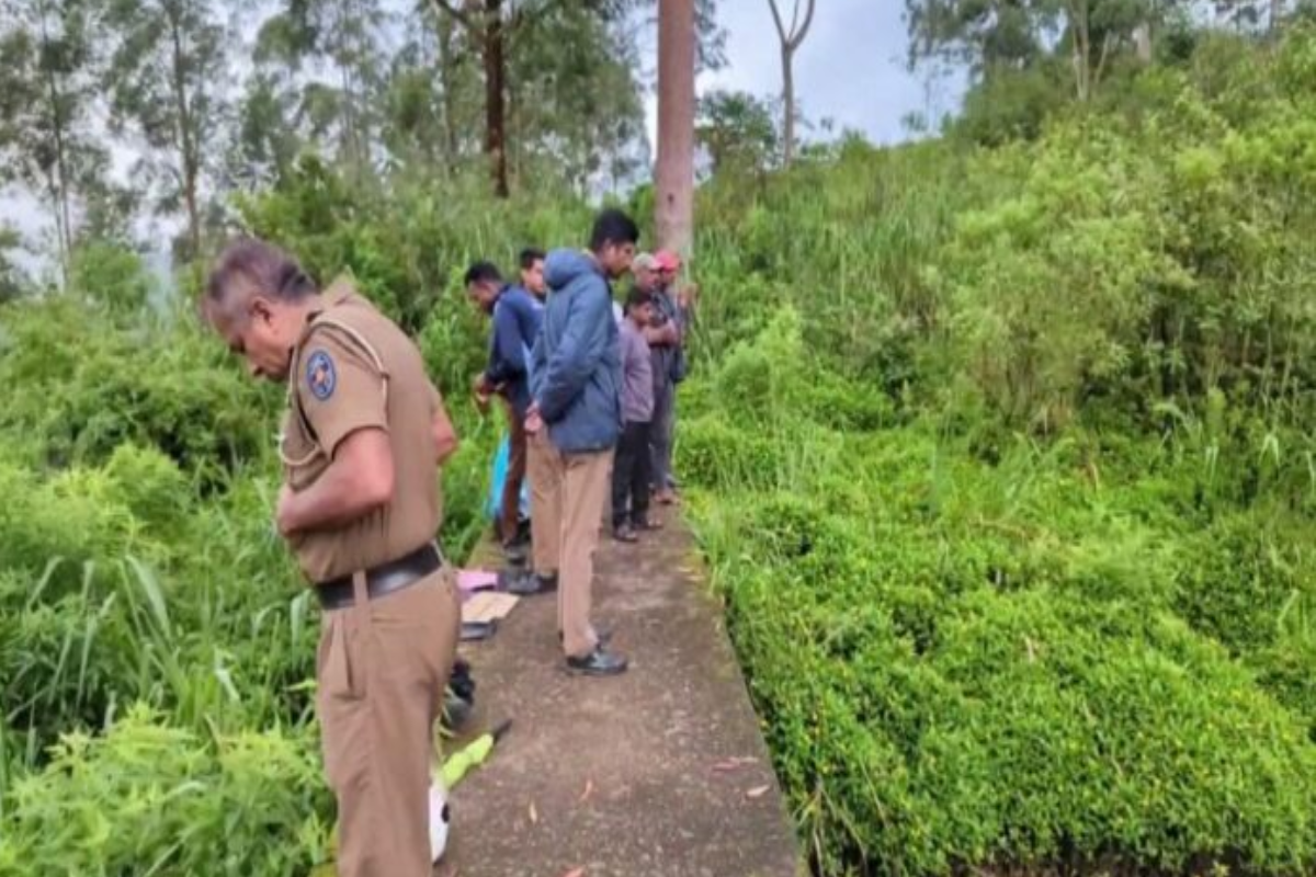 தமிழர் பகுதியொன்றில் புல்வெளியில் கிடந்த சடலம் ; தீவிரமாகும் விசாரணை | Body Found Lying In Grassland
