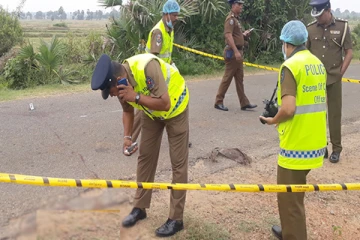 தமிழர் பகுதியில் மாணவரொருவரின் மண்வெட்டி தாக்குதலுக்குள்ளான குடும்பஸ்தர் வைத்தியசாலையில்