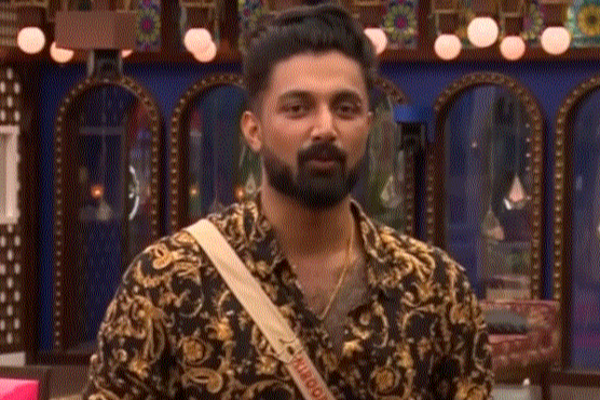 திடீரென்று கெட்டப்பை மாற்றிய நிரூப்... இப்போ எப்படி இருக்கின்றார் தெரியுமா? கண்கலங்கிய ரசிகர்கள்! | Niroop Done Haircut In Bigg Boss House Gets