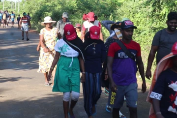 வடக்கிலிருந்து மடு திருத்தலம் நோக்கி பக்தர்களின் நடைபயணம் ஆரம்பம் (Photo)