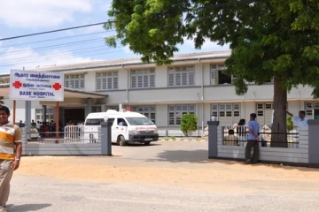 யாழில்  வைத்தியசாலையில் அனுமதிக்கப்பட்ட பொலிஸ் அதிகாரி;  பலர் தனிமைப்படுத்தலில்!