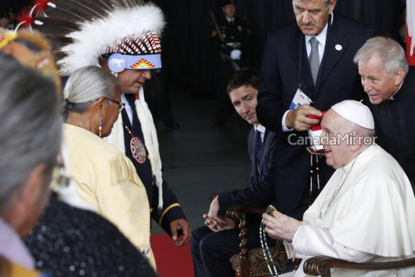 கனேடிய மக்களிடம் பகிரங்கமாக மன்னிப்பு கோரிய பாப்பரசர் | Ask Forgiveness Pope Francis