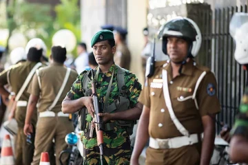 வாக்குச் சீட்டு பொதிகளுடன் கைதான நபர்