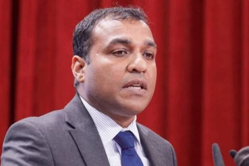 பாதுகாப்பு இராஜாங்க அமைச்சர் தேர்தல் சட்டத்தை மீறியதாக குற்றச்சாட்டு