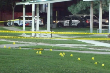 துப்பாக்கி குண்டு காயங்களுடன் ஆபத்தான நிலையில் மீட்கப்பட்ட 12 வயது சிறுவன்