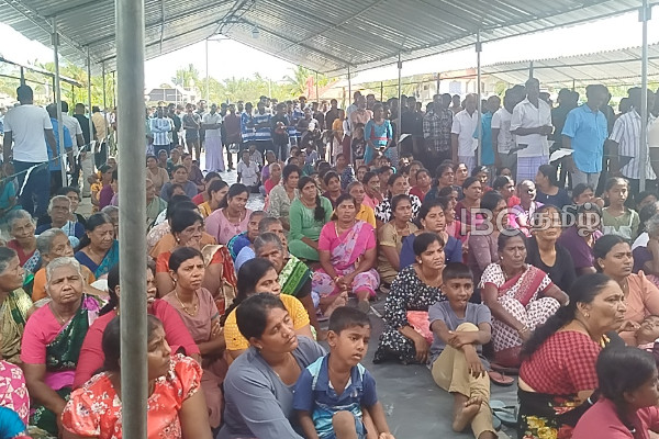 யாழில் பிரபல கால்பந்தாட்ட வீரரின் இறுதிச் சடங்கில் குவிந்த ஆயிரக்கணக்கான இளைஞர்கள் | Thousands Mourn Footballer Jude Merin