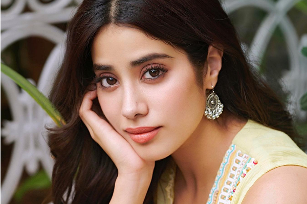 இந்த தென்னிந்திய ஹீரோவுடன் நடிக்க காத்திருக்கிறேன்.. ஜான்வி கபூர் ஆசை நிறைவேறுமா