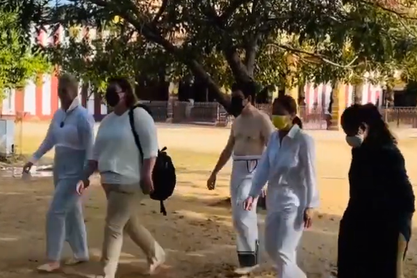 யாழ். நல்லூரிற்கு விஜயம் செய்த அமெரிக்கத் தூதர் ஜீலி சுங் - ஐபிசி தமிழ்