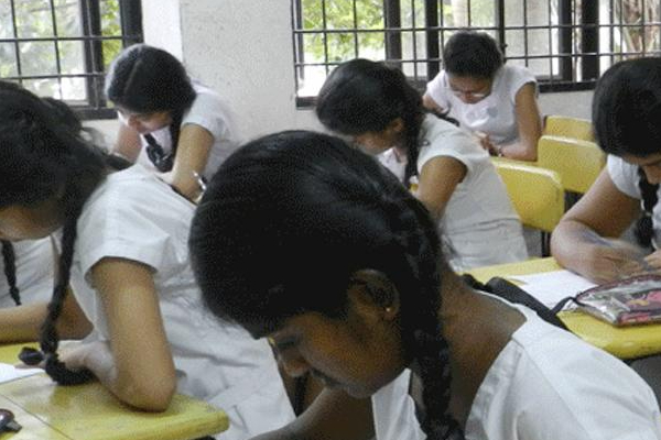 இலங்கையில் பரீட்சை எழுத வந்த 74 வயதான முதியவர் | What Are The Main Exams In Sri Lanka