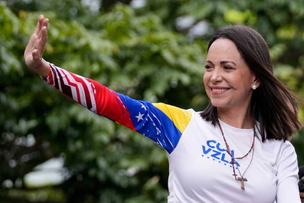 அமைதிக்கான நோபல் பரிசு: ட்ரம்புக்கு அர்ப்பணித்த மச்சாடோ | Maria Corina Machado Wins 2025 Nobel Peace Prize