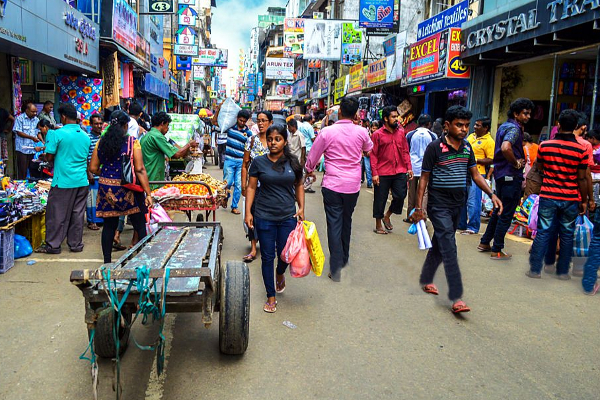 ஆண்களை குறிவைத்து பெரும் கொள்ளை; பொலிஸார் விடுத்த எச்சரிக்கை! | Robbery By Taking Men To Secluded Places