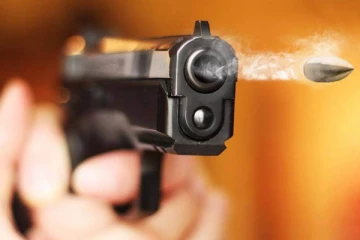 தப்பியோடிய கார் மீது பொலிஸார் துப்பாக்கிச்சூடு