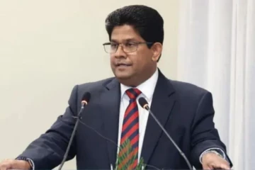 වැඩ තහනම් වු පාර්ලිමේන්තුවේ හිටපු නි. මහලේකම්ගේ රීට් පෙත්සමට දින දෙයි