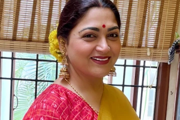 90-களுக்கு மீண்டும் சென்ற 50 வயது நடிகை.. மிரம்மிப்பில் ரசிகர்கள்