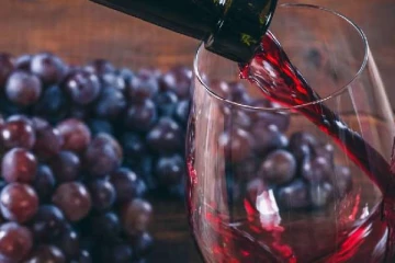 ரெட் ஒயின் அருந்துபவரா நீங்கள்? உங்களுக்கான  ஒர் நற்செய்தி!