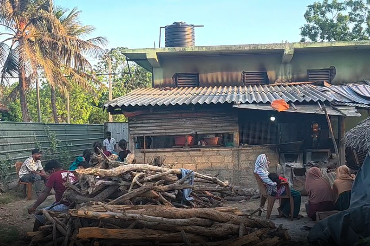 திருகோணமலையில் மாடியிலிருந்து வீழ்ந்து குடும்பஸ்தர் உயிரிழப்பு | Family Member Dies After Falling From Roof திருகோணமலையில் மாடியிலிருந்து வீழ்ந்து குடும்பஸ்தர் உயிரிழப்பு | Family Member Dies After Falling From Roof