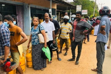 குடும்ப பங்கீட்டு அட்டை மற்றும் அடையாள அட்டை பிரதிக்கு எரிவாயு சிலிண்டர் விநியோகம் (Photos)