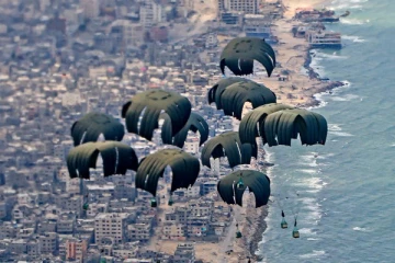 காஸாவில் பரிதாபம்., பாராசூட்டில் வந்து விழுந்த உணவை பிடிக்கச் சென்ற 18 பேருக்கு நேர்ந்த துயரம்