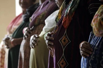 படையெடுக்கும் வாடகை தாய்மார்கள் - தங்கும் வீடுகளாக மாறும் தனியார் விடுதிகள்