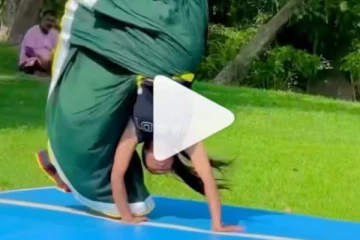 viral video: பாவாடை அணிந்து அடித்த சம்மர்சாட்- இளம்பெண்ணின் அசத்தலான ஸ்டண்ட்!