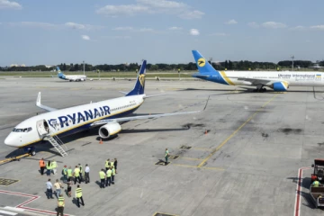 அதிகரிக்கும் போர்  பதற்றம்;   உக்ரைனுடனான விமான போக்குவரத்து ஸ்தம்பிதம்!