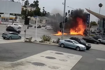 மின்னல் வேகத்தில் வந்து மோதிய கார்; கர்ப்பிணி பெண், குழந்தை உட்பட 5 உயிர்கள் பலி.. வெளியான சிசிடிவி வீடியோ