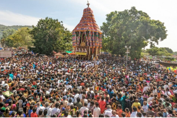 ஆடித்திருவிழாவை முன்னிட்டு கள்ளழகர் கோவிலில் தேரோட்டம் கோலாகலம் | Aadi Thiruvizha Kallazhagar Throttam In Madurai