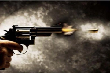 மருமகளை துப்பாக்கியால் சுட்ட மாமனார்! தேநீர் கொடுக்கும் போது ஏற்பட்ட கோபம்