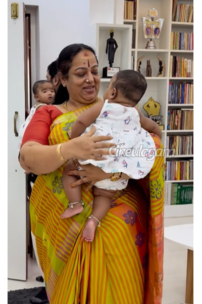 சினேகன்-கன்னிகாவின் மகள்களை காண வீட்டிற்கு வந்த நடிகை... யார் பாருங்க, வீடியோவுடன் இதோ | Actress Visit Snehan Home To Saw His Daughters