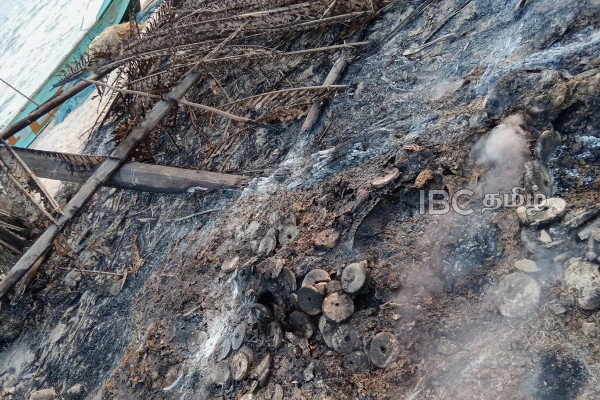 சுதந்திர கட்சி வேட்பாளரின் பல இலட்சங்கள் பெறுமதியான உடைமைக்கு தீ வைப்பு! | Jaffna Neduntheevu Delft Fire Fisherman Election சுதந்திர கட்சி வேட்பாளரின் பல இலட்சங்கள் பெறுமதியான உடைமைக்கு தீ வைப்பு! | Jaffna Neduntheevu Delft Fire Fisherman Election