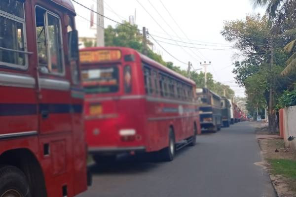 அநுரவின் நிகழ்வுக்கு அனுப்பப்பட்ட பேருந்துகள் : அவதிக்குள்ளான பயணிகள் | Sltb Buses Sent To Anura S Event Passengers Suffer